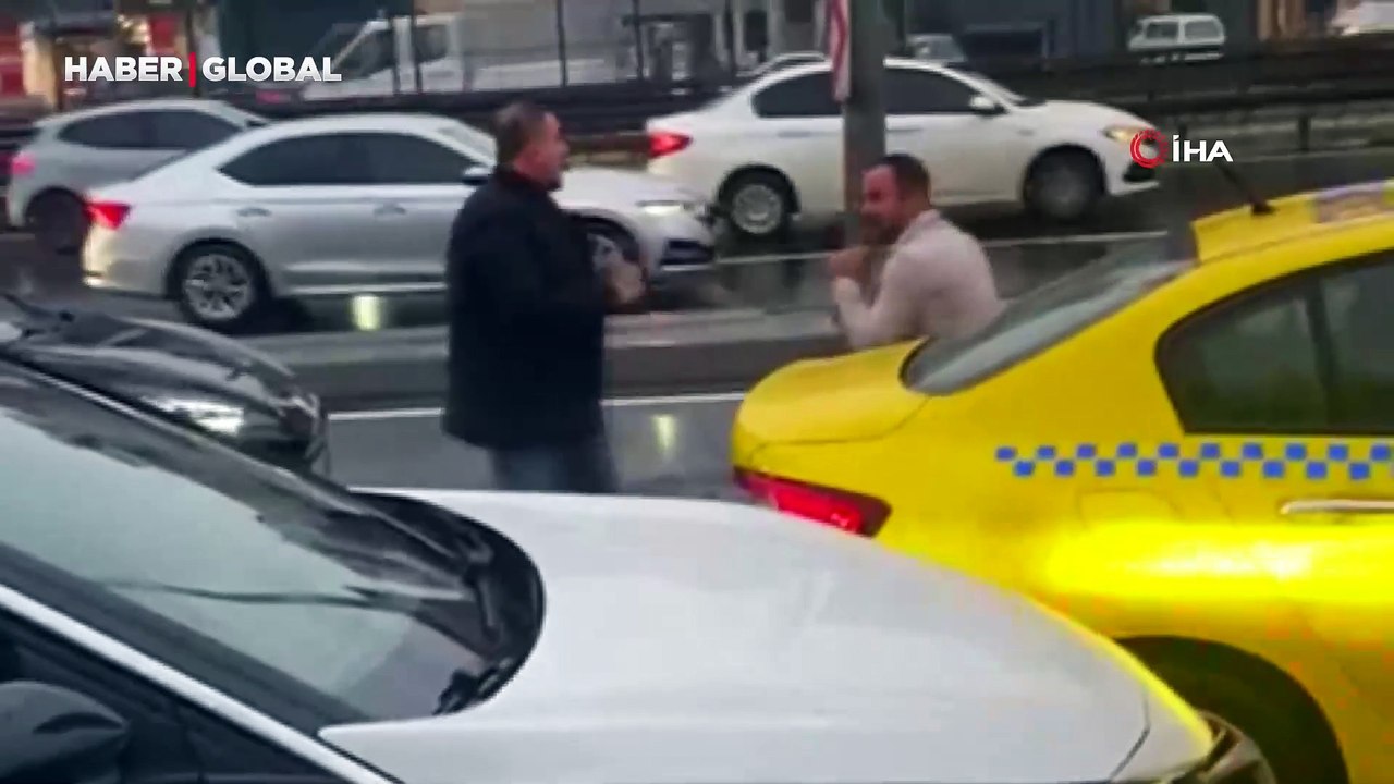 Yol verme kavgasında ilginç anlar: Profesyonel boks maçındaki gibi...