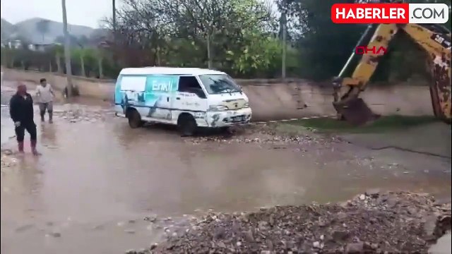 Bodrum'da Sağanak Yağış Cadde ve Sokakları Göle Döndürdü