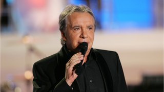 GALA VIDEO - Michel Sardou, sa fille Cynthia se livre à cœur ouvert sur leur relation : “J’ai appris à l’accepter tel qu’il est”