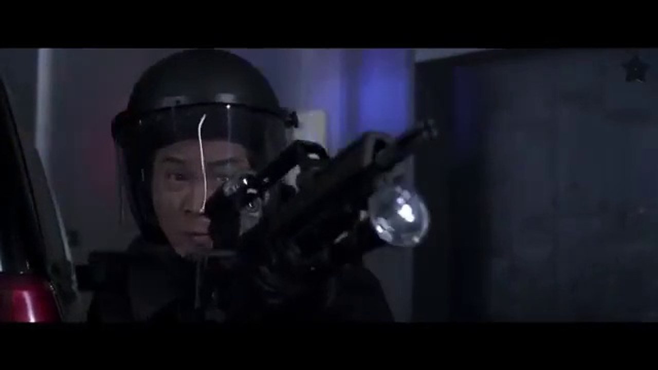 Thrilling Fight: Cyborg Cop Chases Fugitive, Only to Discover He Has Divine Power to Kill All