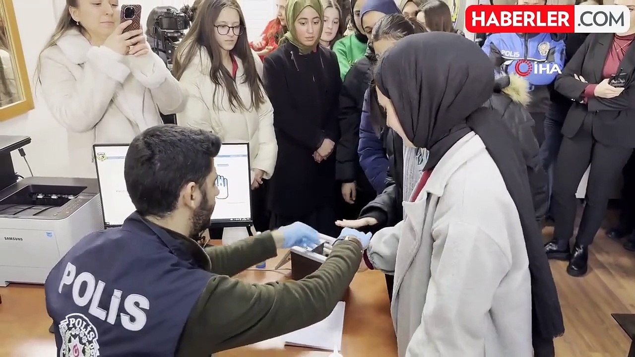 Tatvan'da Lise Öğrencilerine Polislik Tanıtıldı