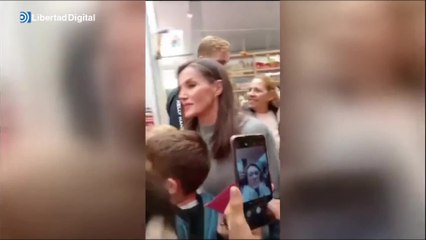 Así fue la visita no oficial de los Reyes a los afectados por la DANA