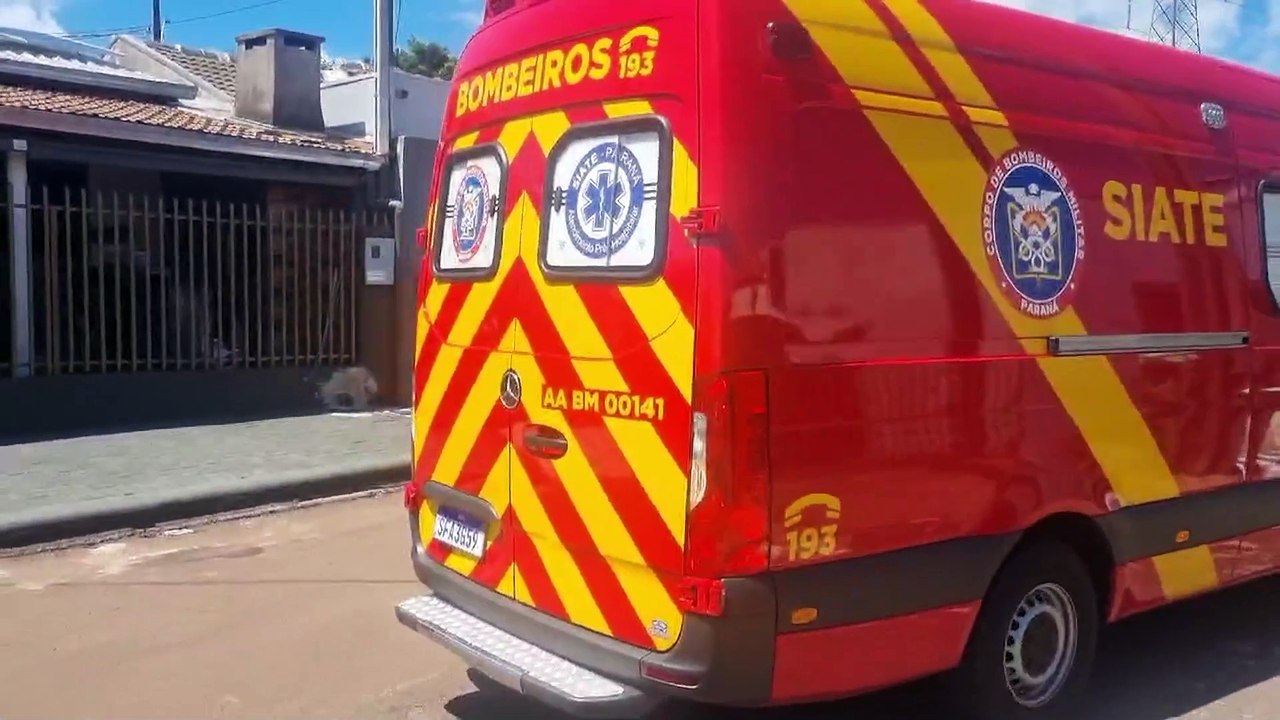 Mulher sofre queda em rampa residencial e é socorrida pelo Siate no Santa Felicidade