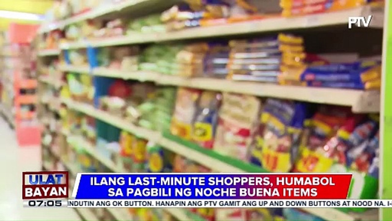 Ilang last-minute shoppers, humabol sa pagbili ng Noche Buena items; Sikat na tindahan ng ham sa Quiapo, Manila, dinagsa ng mga mamimili