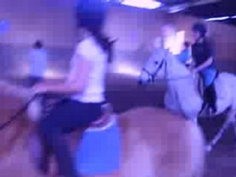 Laura et fétiche sur un parcour de saut le 26/04/08