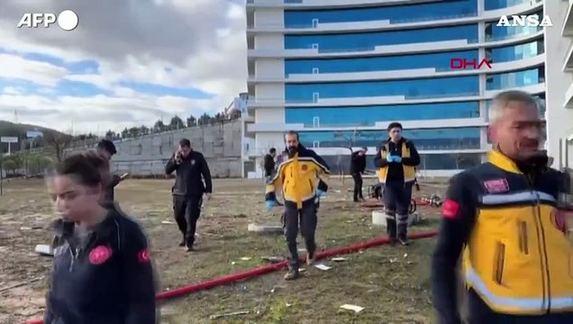 Turchia, elicottero militare urta un ospedale e precipita: quattro morti
