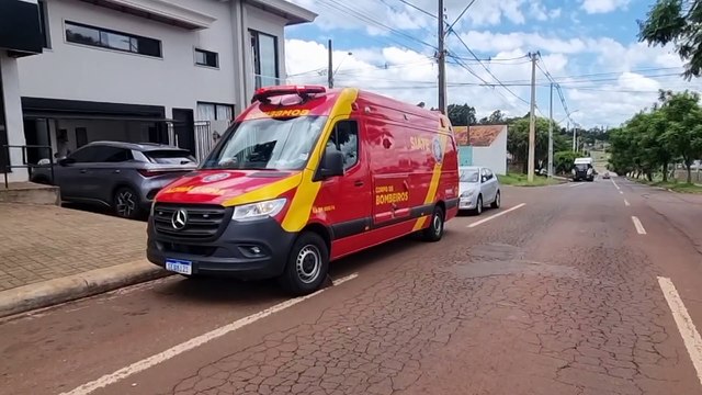 Vítima de queda de plano elevado é socorrida pelo Siate na rua Olindo Periolo