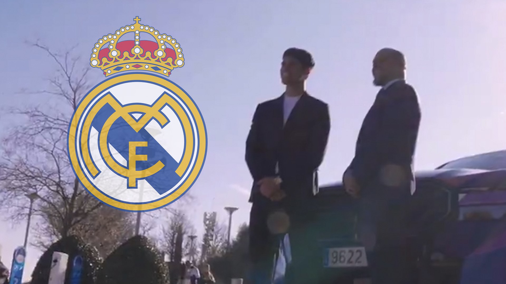 Carlos Alcaraz y Roberto Carlos y su momento especial al lado de la plantilla del Real Madrid 