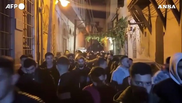 Siria, protesta dei cristiani dopo l'incendio dell'albero di Natale ad Hama