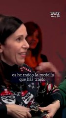 Eli Pinedo comparte su medalla de Londres 2012 | La cena de los idiotés