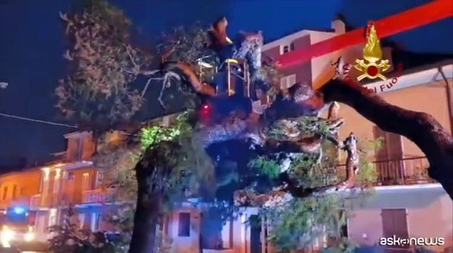 Il maltempo colpisce Marche e Abruzzo, forti raffiche di vento