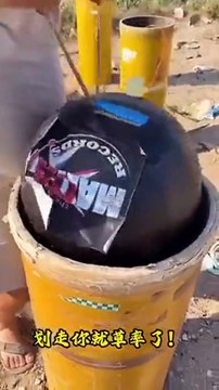 Ce feu d'artifice est juste dingue... explosion géante