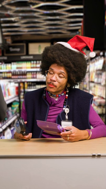 Il aime trop les Chapeau de Noël 😱