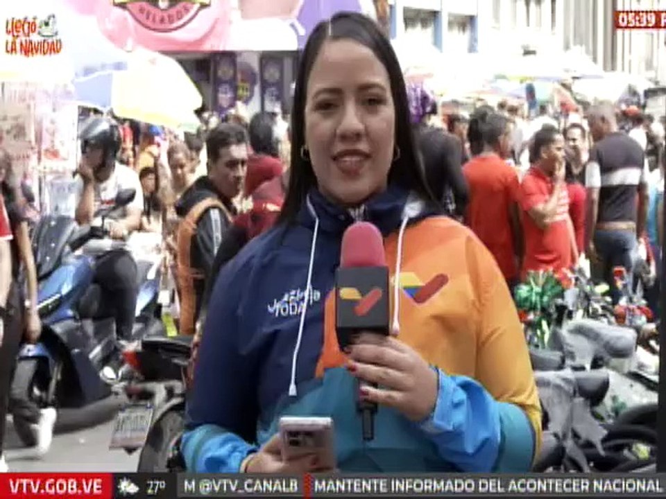 Ciudadanos continúan con las compras navideñas de último momento en Caracas