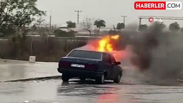 Antalya'da Park Halindeki Tofaş Şahin Yanarak Kullanılamaz Hale Geldi