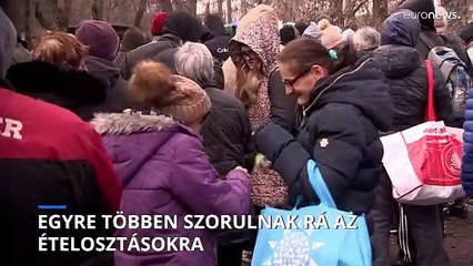 Már rég nem csak a hajléktalanok állnak sorban a karácsonyi ételosztásokon