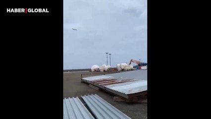 Kazakistan'da yolcu uçağı şehre düştü