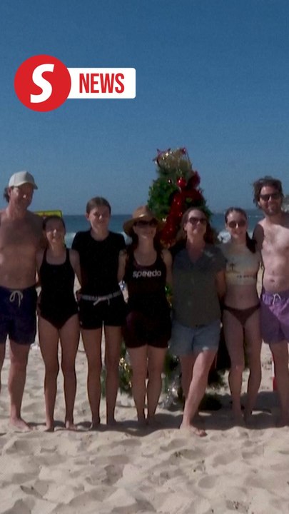 Australians and tourists revel in sun-kissed Christmas Down Under