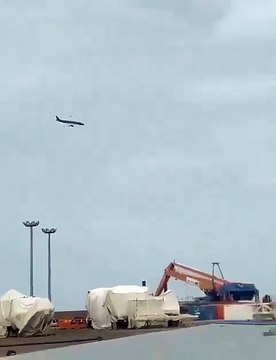 Kazakistan'da 72 kişilik yolcu uçağı düştü: 25 kişi kurtarıldı, 22'si hastaneye kaldırıldı