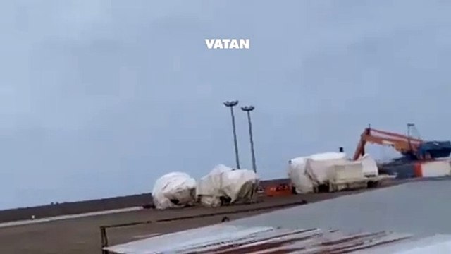 Azerbaycan havayollarına ait yolcu uçağı Kazakistan'da düştü