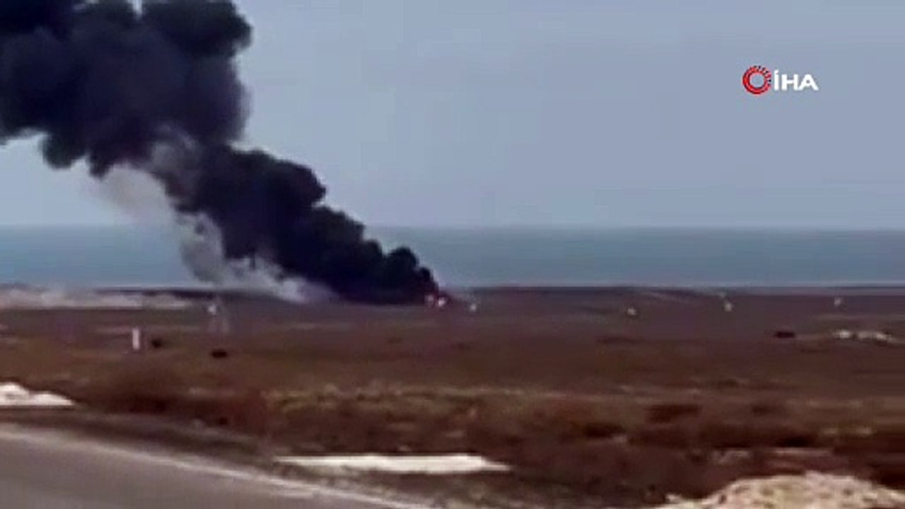 Kazakistan'da Azerbaycan'a ait yolcu uçağı düştü