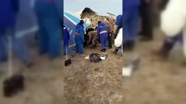 SON DAKİKA HABERİ: Kazakistan'da düşen uçaktan mucizevi kurtuluş! | Video Haber