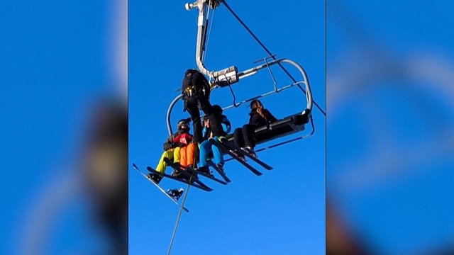 240 skieurs bloqués sur un télésiège évacués par des cordes