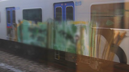 1호선 전동차 외벽에 스프레이 낙서...코레일 "상황 파악 중" / YTN