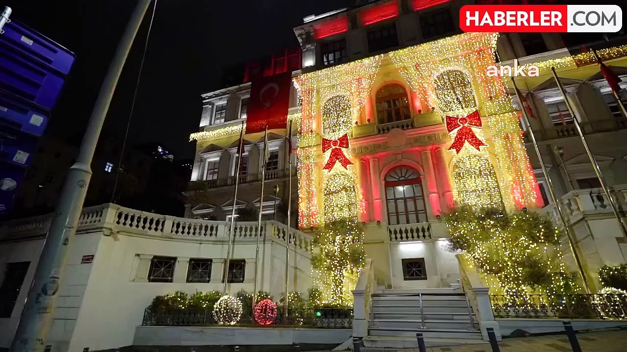 Beyoğlu, Yeni Yıla Özel Aydınlatmalarla Süsleniyor