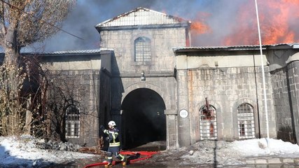 1600 yıllık tarihi yapıda yangın çıktı