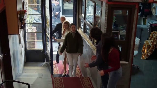 İnci Taneleri'nin başrol oyuncusu Hazar Ergüçlü: Dans etmeyi düğünlerde öğrendim