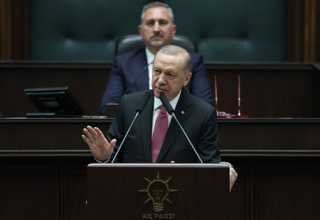 Erdoğan grup toplantısı sonrası asgari ücret sorusuna yanıt vermedi