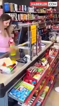 Markette alışveriş yapan eşine söyledikleri kasiyeri de şoke etti