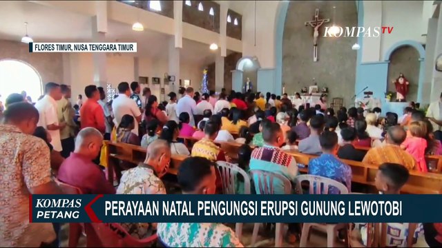 Perayaan Natal: Pengungsi Erupsi Gunung Lewotobi Ikuti Misa, Kebaktian di Gereja HKBP Digelar 3 Sesi
