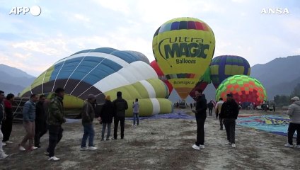 Il Nepal ospita il suo primo festival delle mongolfiere