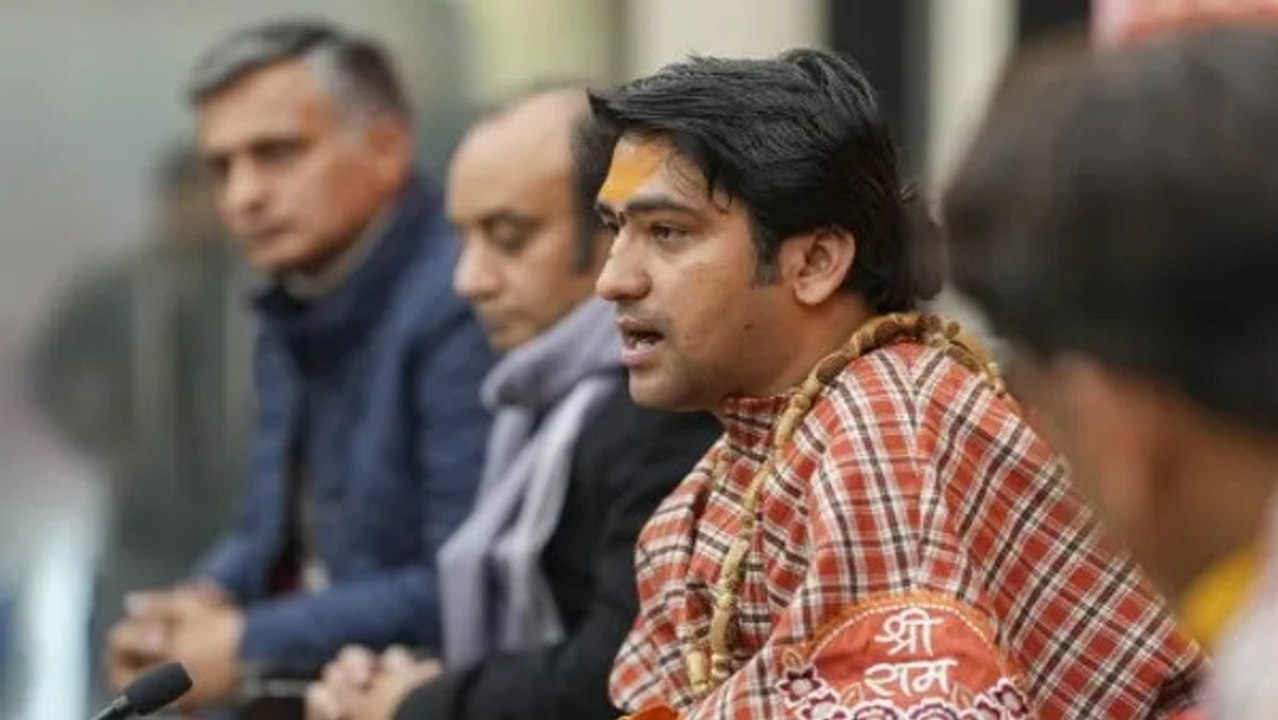 'हर ईसाई हिंदू है', क्रिसमस पर क्यों बोले पंडित धीरेंद्र कृष्ण शास्त्री? जानिए असल वजह