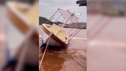 Turistik Kekova'da su baskını