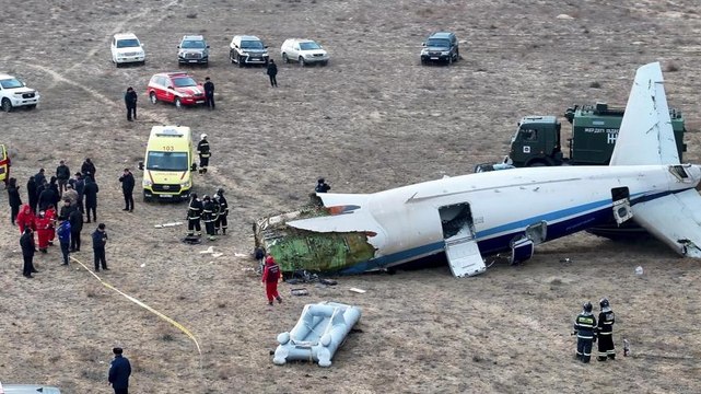 Aereo precipita in Kazakistan, il momento dell'impatto