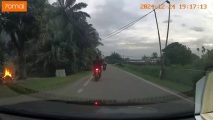 骑士怒扔石头阻挡无信号转弯的司机，事后双方握手言和✋