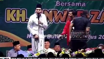 MOMEN LUCU KH ANWAR ZAHID BERSAMA JAMAAH SADAR RAI SADAR POSISI