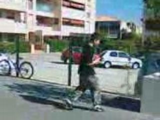 Alex qui apprends a tirer