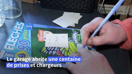 Le garage de "Mamie Charge", parenthèse de réconfort pour les migrants de Calais