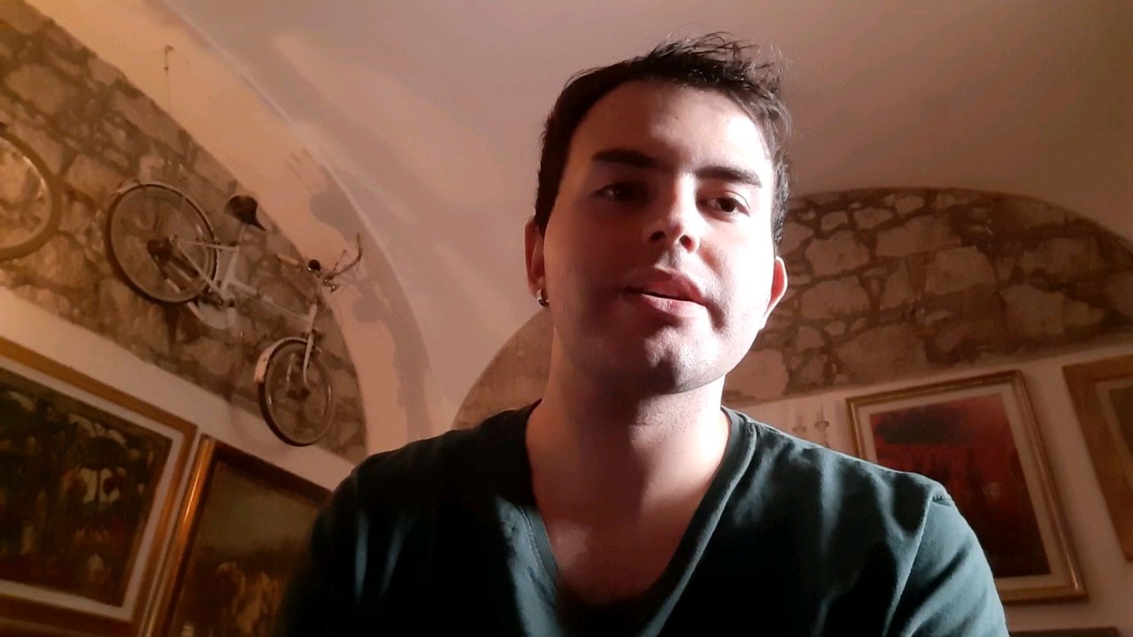 Fred Bugs reads and tells the story of the great Italian entrepreneur Adriano Olivetti