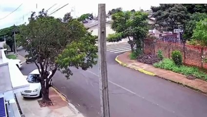 Câmera flagra acidente que deixou motociclista ferido em Apucarana