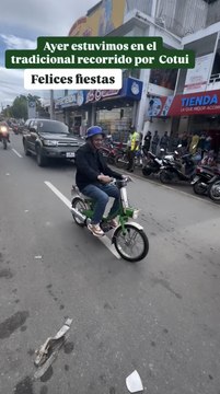 El presidente del Senado, Ricardo de los Santos, se pasea en motor por Cotuí