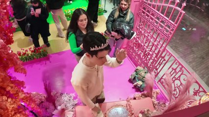 vlog l ME ACOSTe CON MI EX NOVIO        FIRMe el CONTRATO  compritas de COSMeTICOS con HOLIDAY