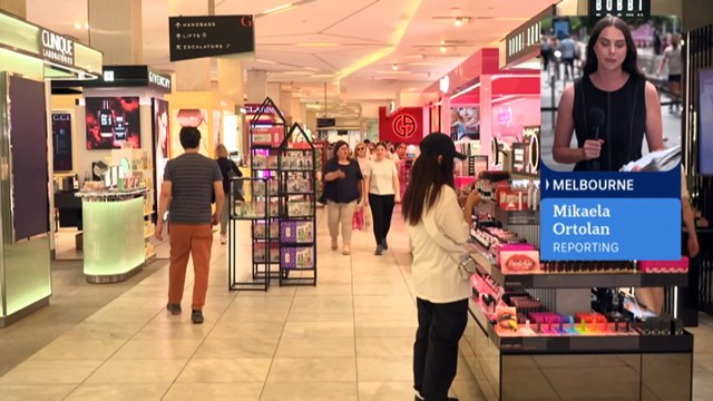 Boxing Day sales attract thousands, with spending set to hit record 1.3 billion dollars