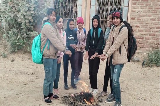 Rajasthan Weather : जयपुर में गलनभरी सर्दी, बादलों के बीच छाया हल्का कोहरा