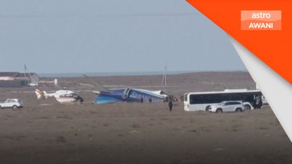 Penumpang pakai topeng oksigen sebelum terhempas