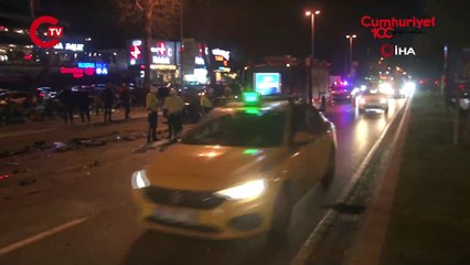 Otomobil İETT otobüsüne çarptı... Ölü ve yaralı var!